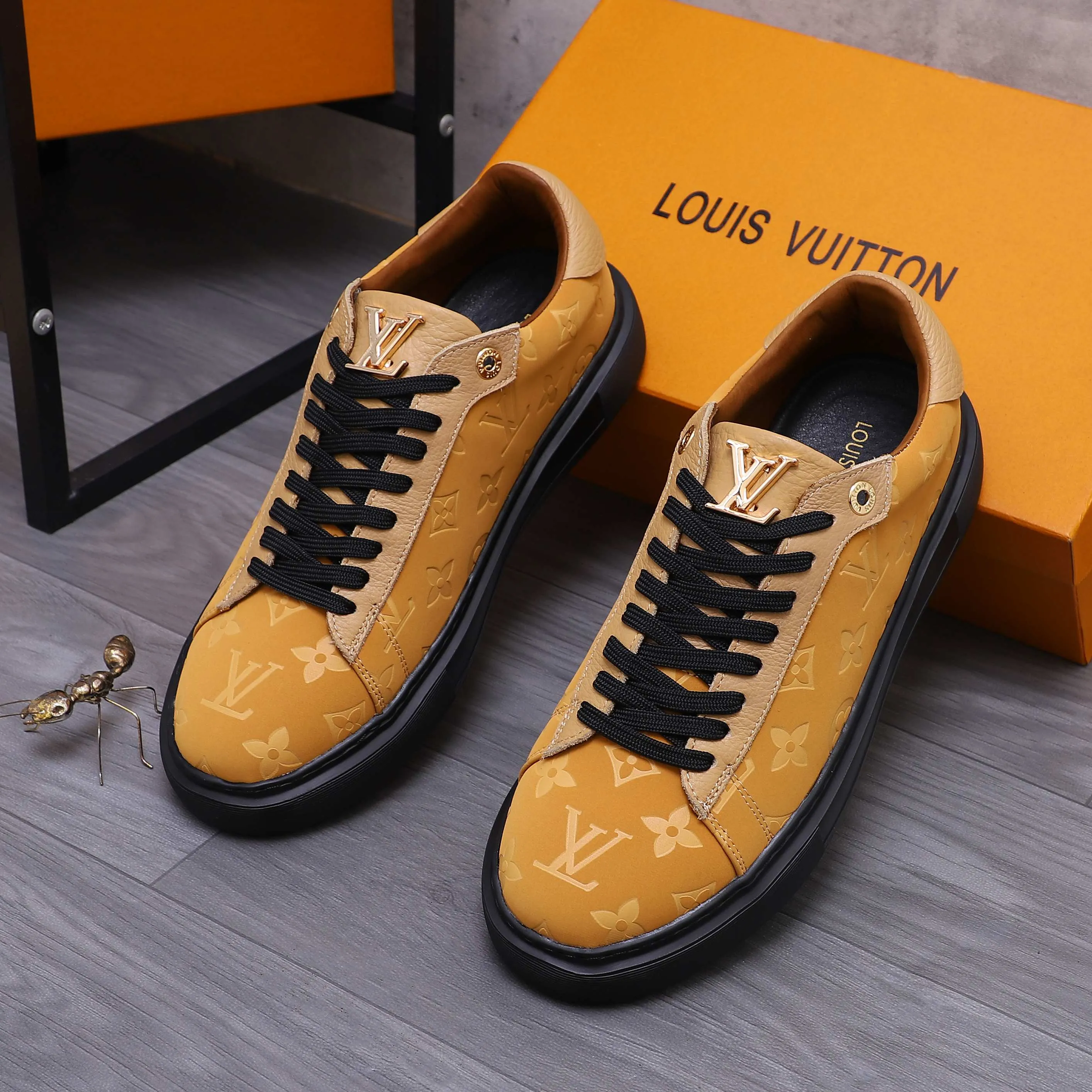 Men's shoes 💰442 Product trademark: LV [Louis Vuitton] Casual shoes True size. Size: 38-44 Product materials: Selected embossed frosted cowhide upper, sheepskin lining, cowhide insole, rubber outsole